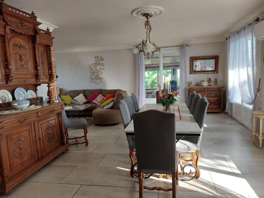 Villa De Charme Avec Piscine Saint-Jory 外观 照片