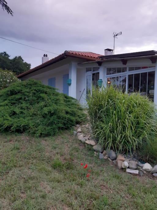 Villa De Charme Avec Piscine Saint-Jory 外观 照片